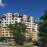 вул роксолани , 16 центр 300 м до бювету *