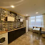 вул роксолани , 16 центр 300 м до бювету