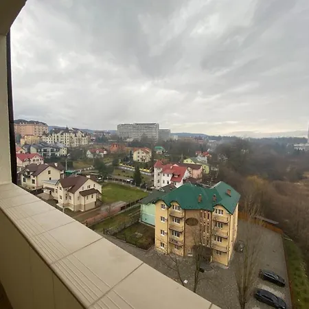 вул роксолани , 16 центр 300 м до бювету