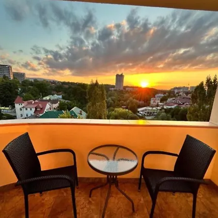 вул роксолани , 16 центр 300 м до бювету * Truskawez