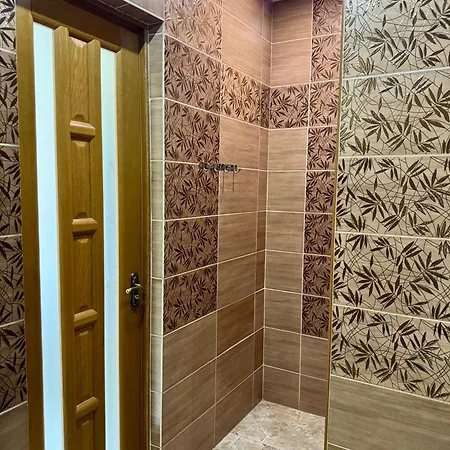 вул роксолани , 16 центр 300 м до бювету *